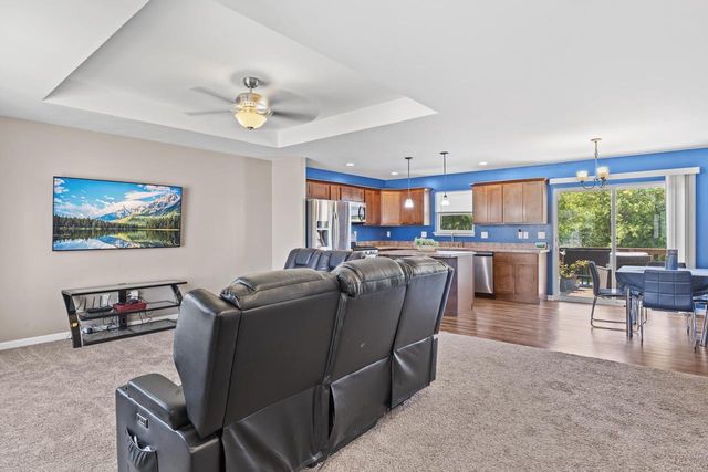1423 E Longneedle LANE, Elkhorn, WI 53121