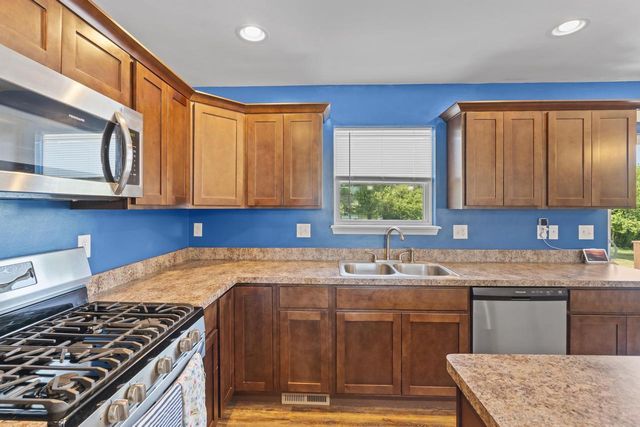 1423 E Longneedle LANE, Elkhorn, WI 53121
