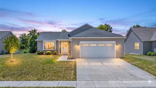 1423 E Longneedle LANE, Elkhorn, WI 53121