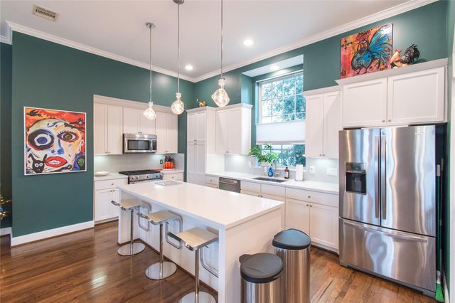 2209 Chenevert Street B, Houston, TX 77003