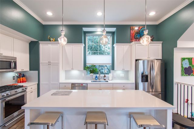 2209 Chenevert Street B, Houston, TX 77003