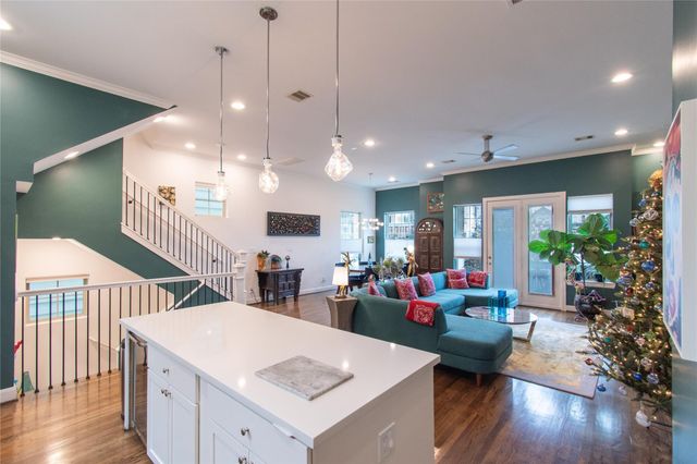 2209 Chenevert Street B, Houston, TX 77003