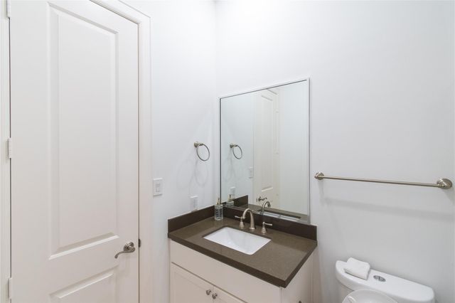 2209 Chenevert Street B, Houston, TX 77003