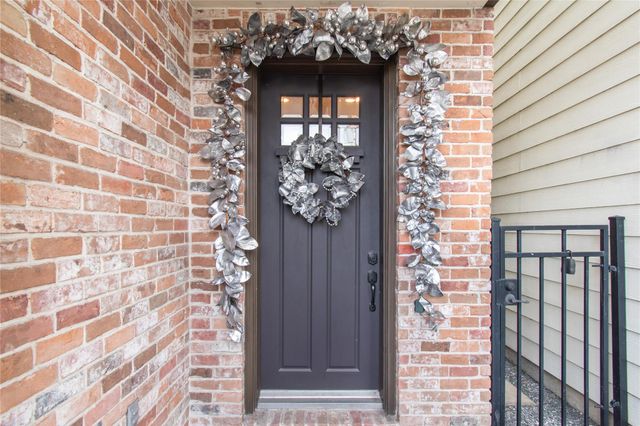 2209 Chenevert Street B, Houston, TX 77003