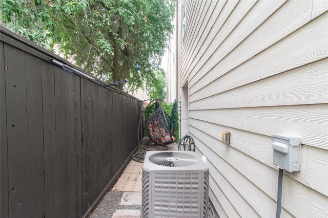 2209 Chenevert Street B, Houston, TX 77003