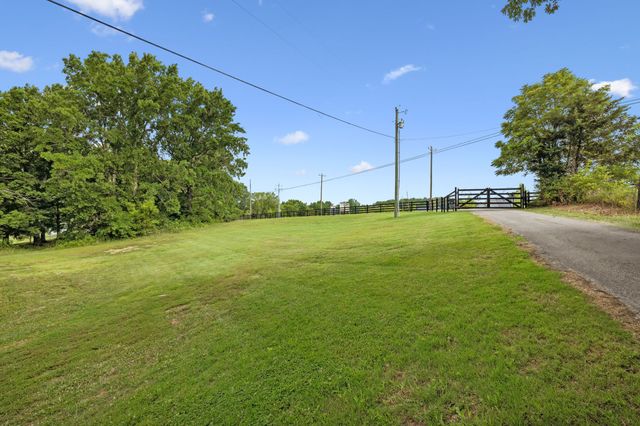 2671 Sanford Rd, Nolensville, TN 37135