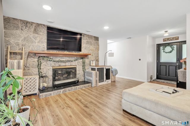75 Crestwood Road, Bethany, CT 06524