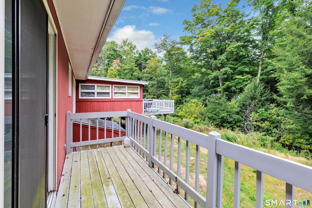 75 Crestwood Road, Bethany, CT 06524