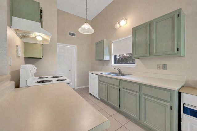 16206 Villa Del Norte Drive, Houston, TX 77073