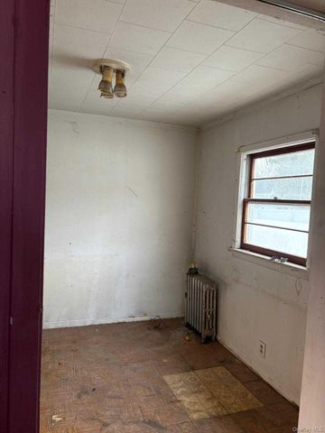 19 Lacrosse Road, Mastic Beach, NY 11951