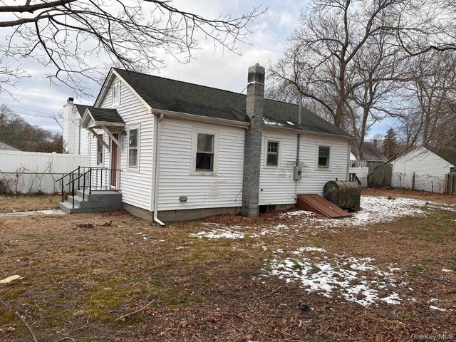 19 Lacrosse Road, Mastic Beach, NY 11951
