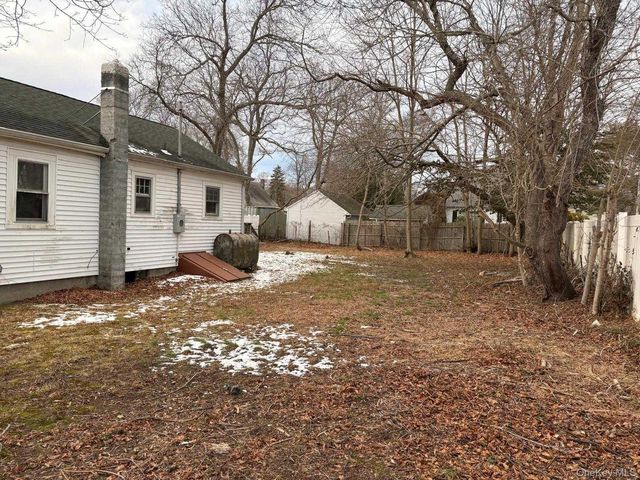 19 Lacrosse Road, Mastic Beach, NY 11951