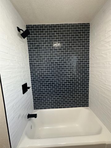 428 Greenwood Avenue, Sanger, CA 93657