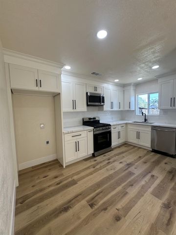 428 Greenwood Avenue, Sanger, CA 93657