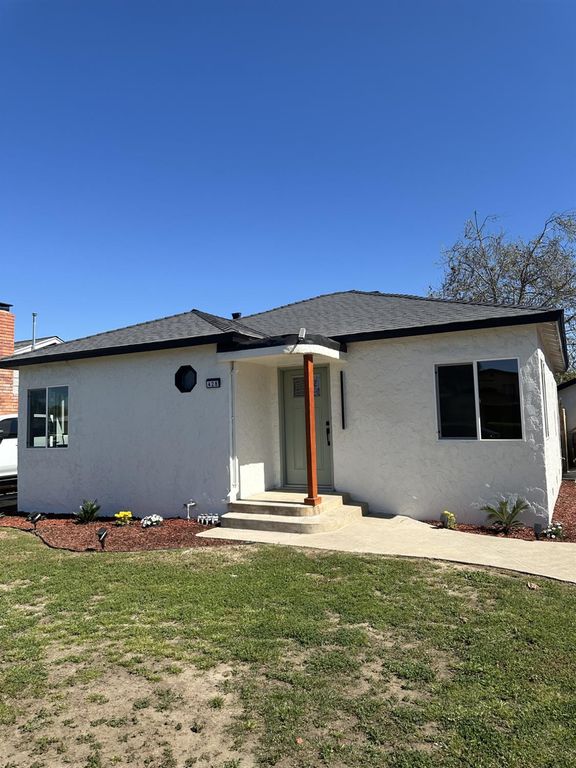 428 Greenwood Avenue, Sanger, CA 93657
