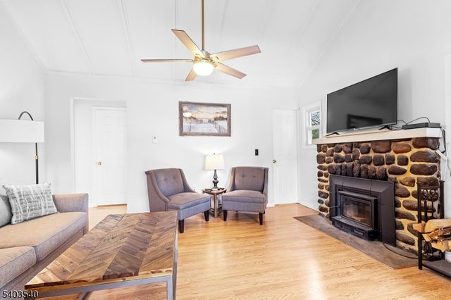 16 Absecon Rd, Parsippany-troy Hills Twp., NJ 07054