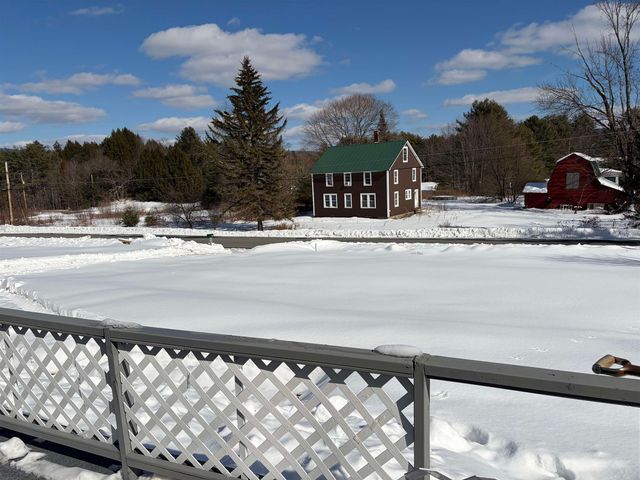 64 County Road, Springfield, VT 05150