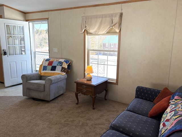 64 County Road, Springfield, VT 05150