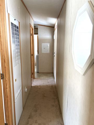 64 County Road, Springfield, VT 05150