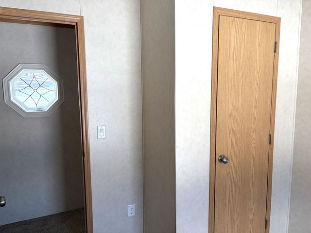 64 County Road, Springfield, VT 05150