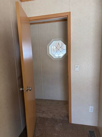 64 County Road, Springfield, VT 05150