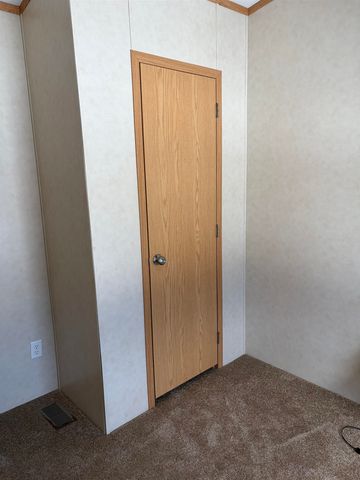 64 County Road, Springfield, VT 05150