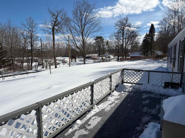 64 County Road, Springfield, VT 05150