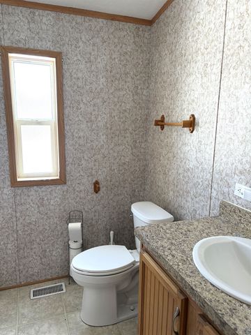 64 County Road, Springfield, VT 05150