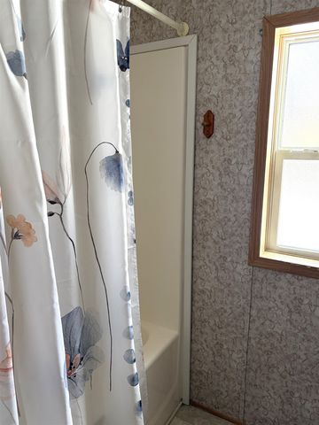 64 County Road, Springfield, VT 05150