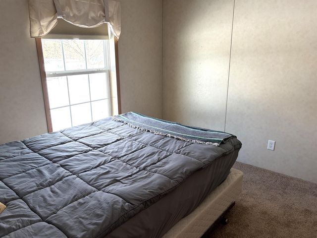 64 County Road, Springfield, VT 05150