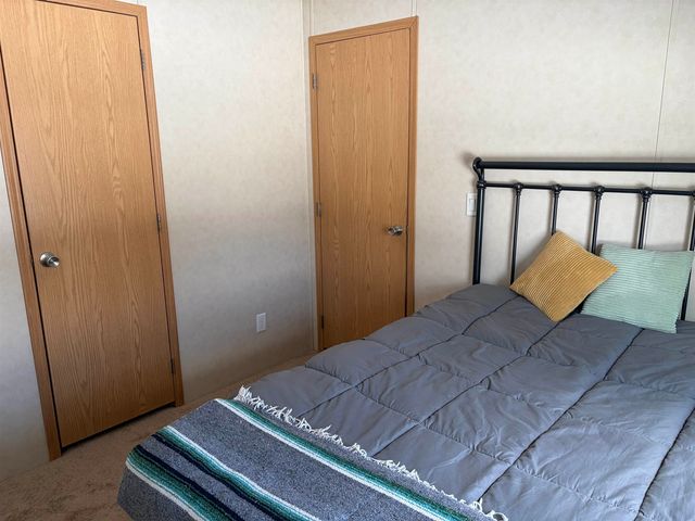 64 County Road, Springfield, VT 05150