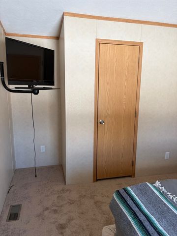 64 County Road, Springfield, VT 05150