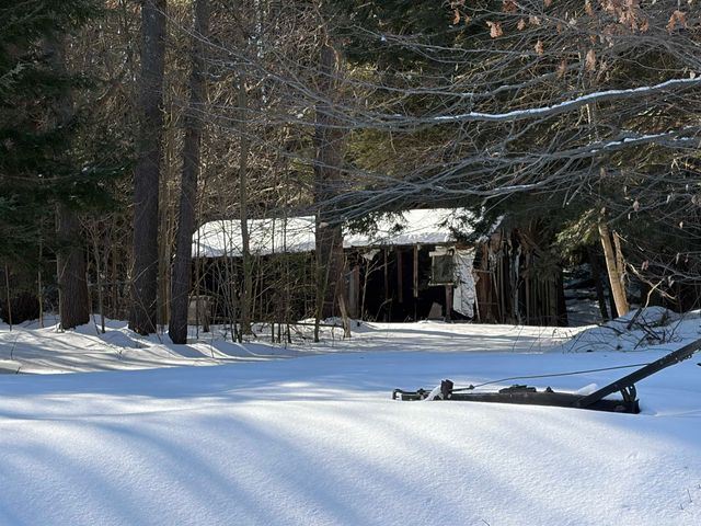 64 County Road, Springfield, VT 05150