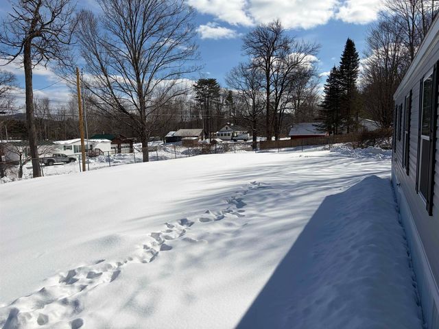 64 County Road, Springfield, VT 05150