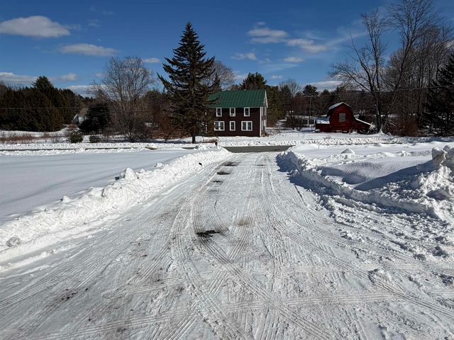 64 County Road, Springfield, VT 05150