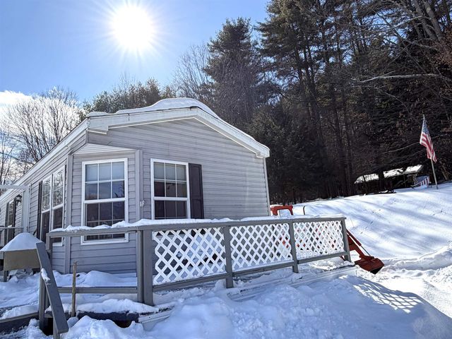 64 County Road, Springfield, VT 05150