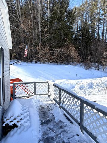 64 County Road, Springfield, VT 05150