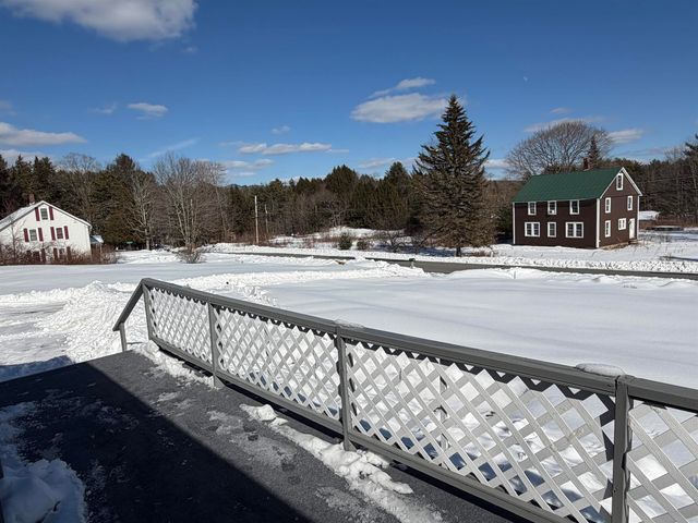 64 County Road, Springfield, VT 05150