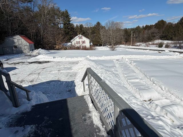 64 County Road, Springfield, VT 05150