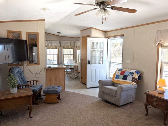 64 County Road, Springfield, VT 05150