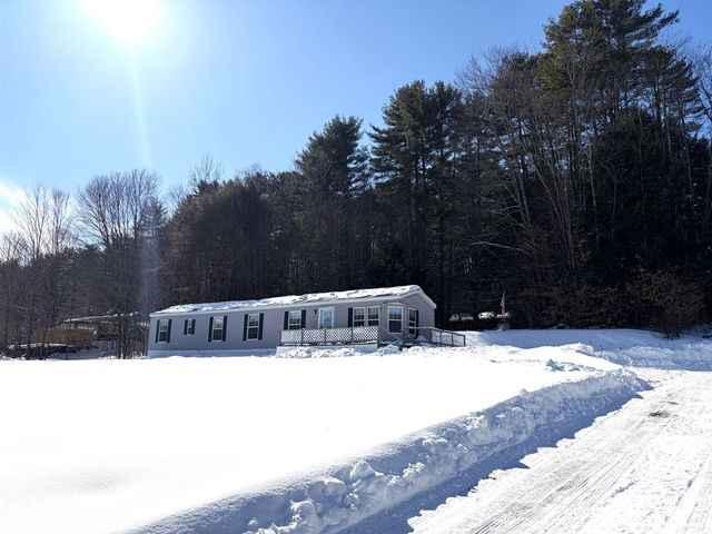 64 County Road, Springfield, VT 05150