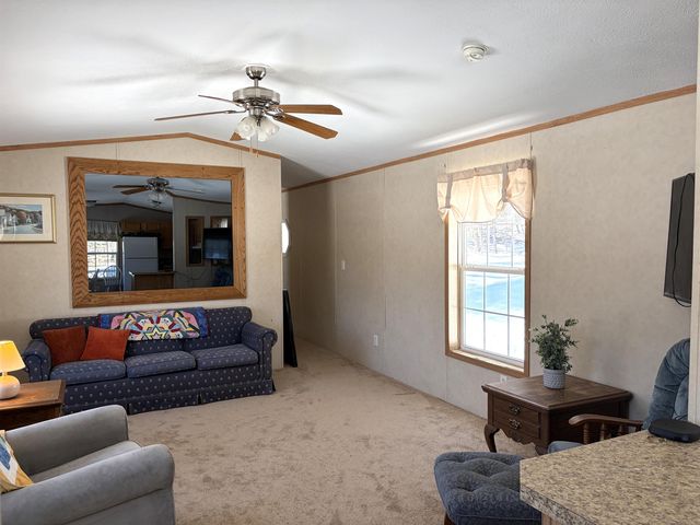 64 County Road, Springfield, VT 05150