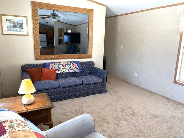 64 County Road, Springfield, VT 05150