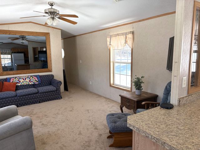 64 County Road, Springfield, VT 05150