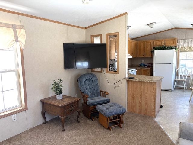 64 County Road, Springfield, VT 05150