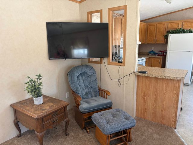 64 County Road, Springfield, VT 05150