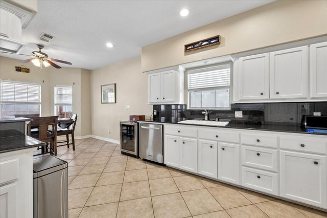 506 Westerly Drive, Tiki Island, TX 77554