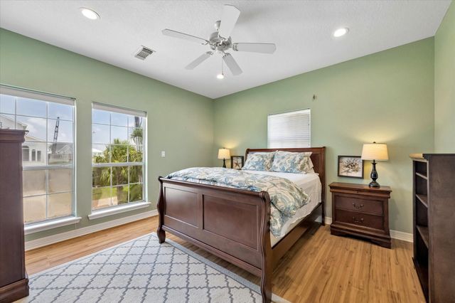 506 Westerly Drive, Tiki Island, TX 77554