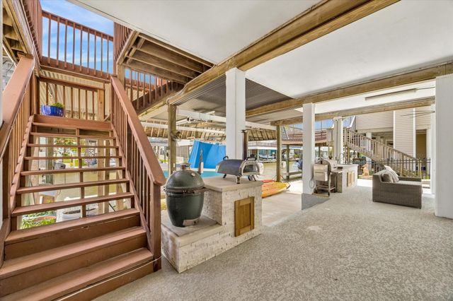 506 Westerly Drive, Tiki Island, TX 77554
