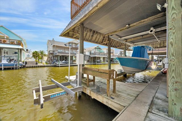 506 Westerly Drive, Tiki Island, TX 77554